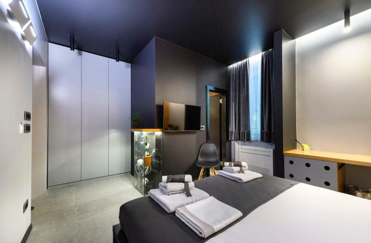 Split Industrial Design Rooms Exterior photo